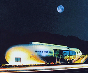 ���{�ŌÂ̐Δ�����